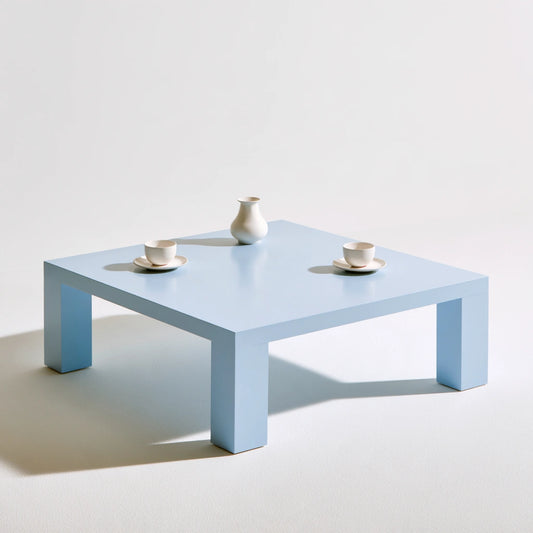 Table basse aux lignes épurées, coloris bleu clair et blanc